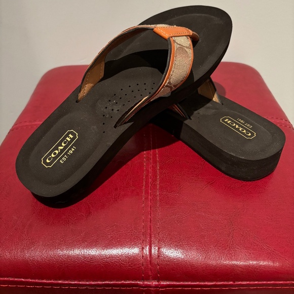 COACH new authentic flip flops - Picture 3 of 4
